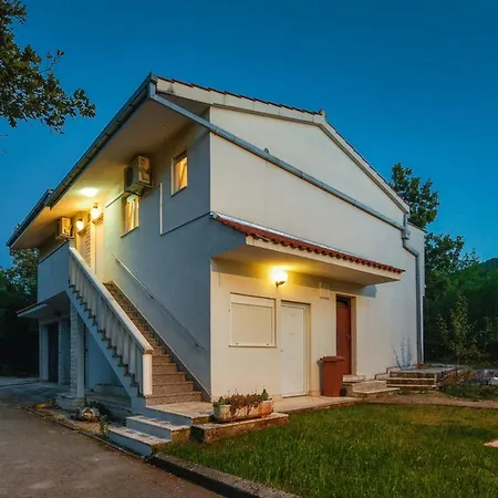 Spacious Retreat With Private Pool, Fitness Centre, And Garden Villa *
