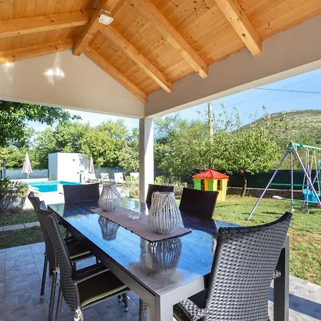 Spacious Retreat With Private Pool, Fitness Centre, And Garden Prgomet