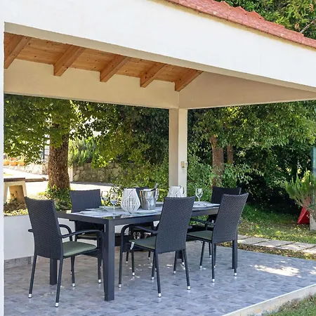 Spacious Retreat With Private Pool, Fitness Centre, And Garden Villa *