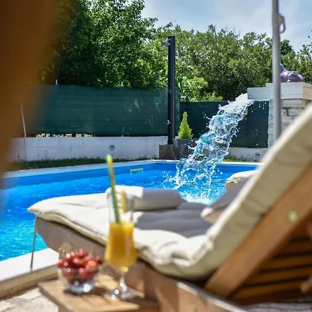 Spacious Retreat With Private Pool, Fitness Centre, And Garden Villa Prgomet