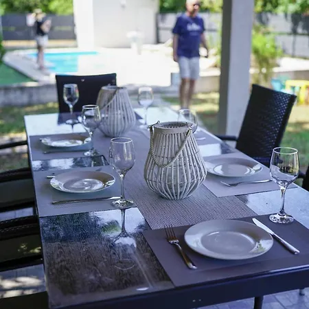 Villa Spacious Retreat With Private Pool, Fitness Centre, And Garden *