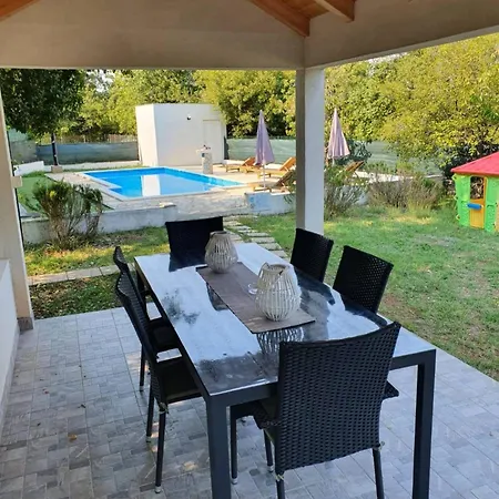 Spacious Retreat With Private Pool, Fitness Centre, And Garden Villa Prgomet