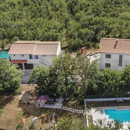 Spacious Retreat With Private Pool, Fitness Centre, And Garden Prgomet